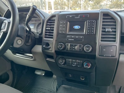 2022 Ford Comerciales F350, F450 y F550 Chasis Cabina RD Super Duty 2 pts. F350 XL Plus, V8, 6.2l, TA, a/ac., CD, fnte. crom.
