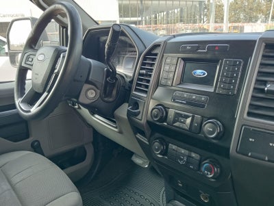 2022 Ford Comerciales F350, F450 y F550 Chasis Cabina RD Super Duty 2 pts. F350 XL Plus, V8, 6.2l, TA, a/ac., CD, fnte. crom.