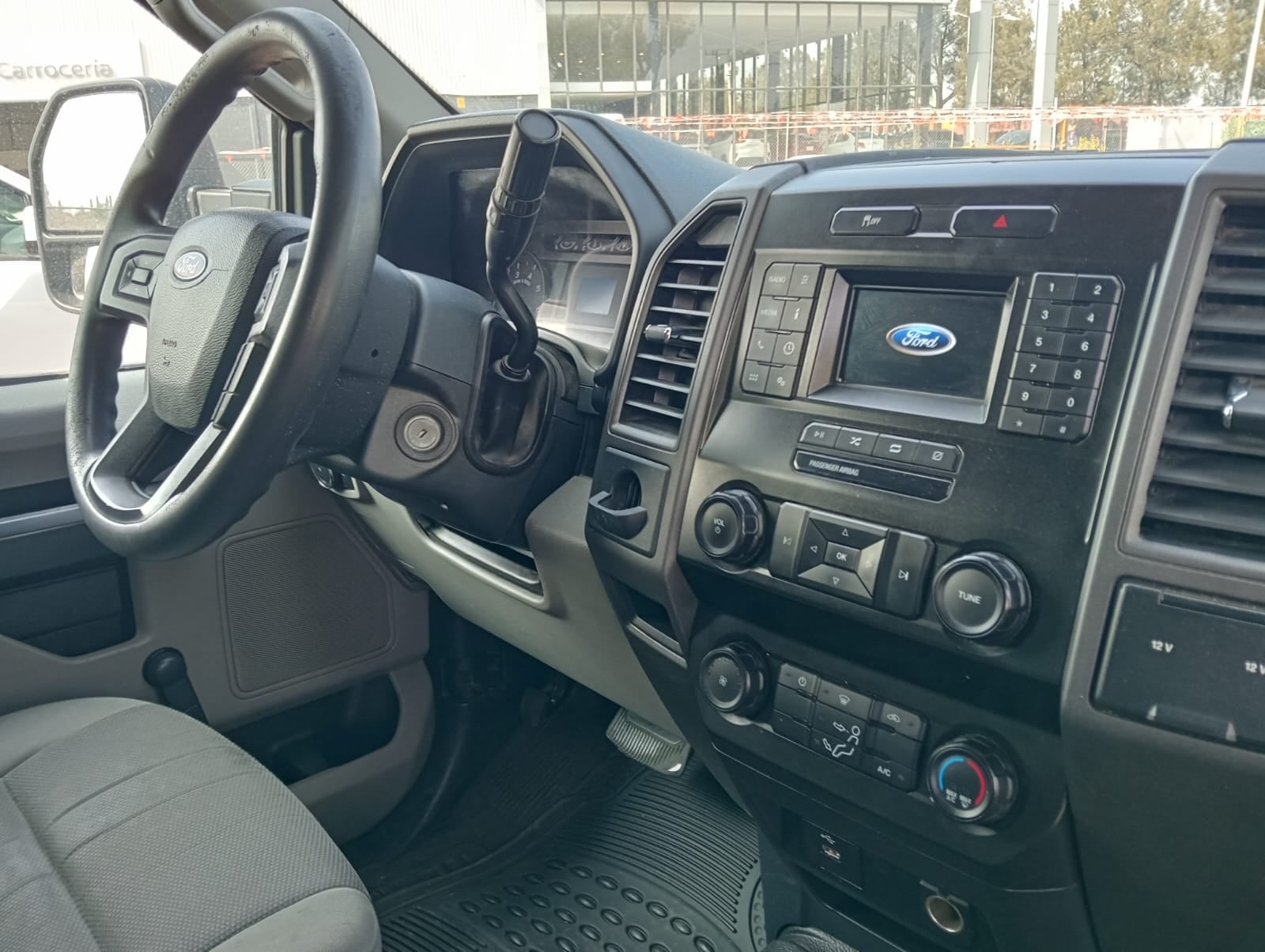 2022 Ford Comerciales F350, F450 y F550 Chasis Cabina RD Super Duty 2 pts. F350 XL Plus, V8, 6.2l, TA, a/ac., CD, fnte. crom.