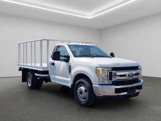 2017 Ford Comerciales F350, F450 y F550 Chasis Cabina RD Super Duty 2 pts. F350 XL Plus, V8, 6.2l, TM5, CD, fnte. crom. (línea nueva)