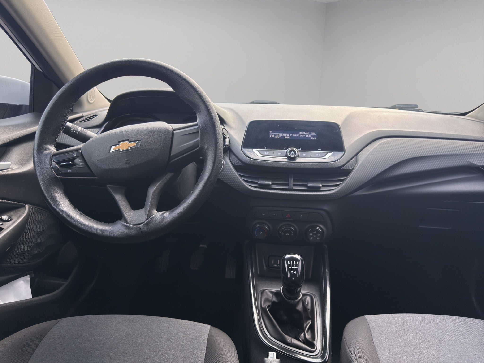 2022 Chevrolet Onix 4 pts. LS, 1.0T, TM5, a/ac., BA, R-15