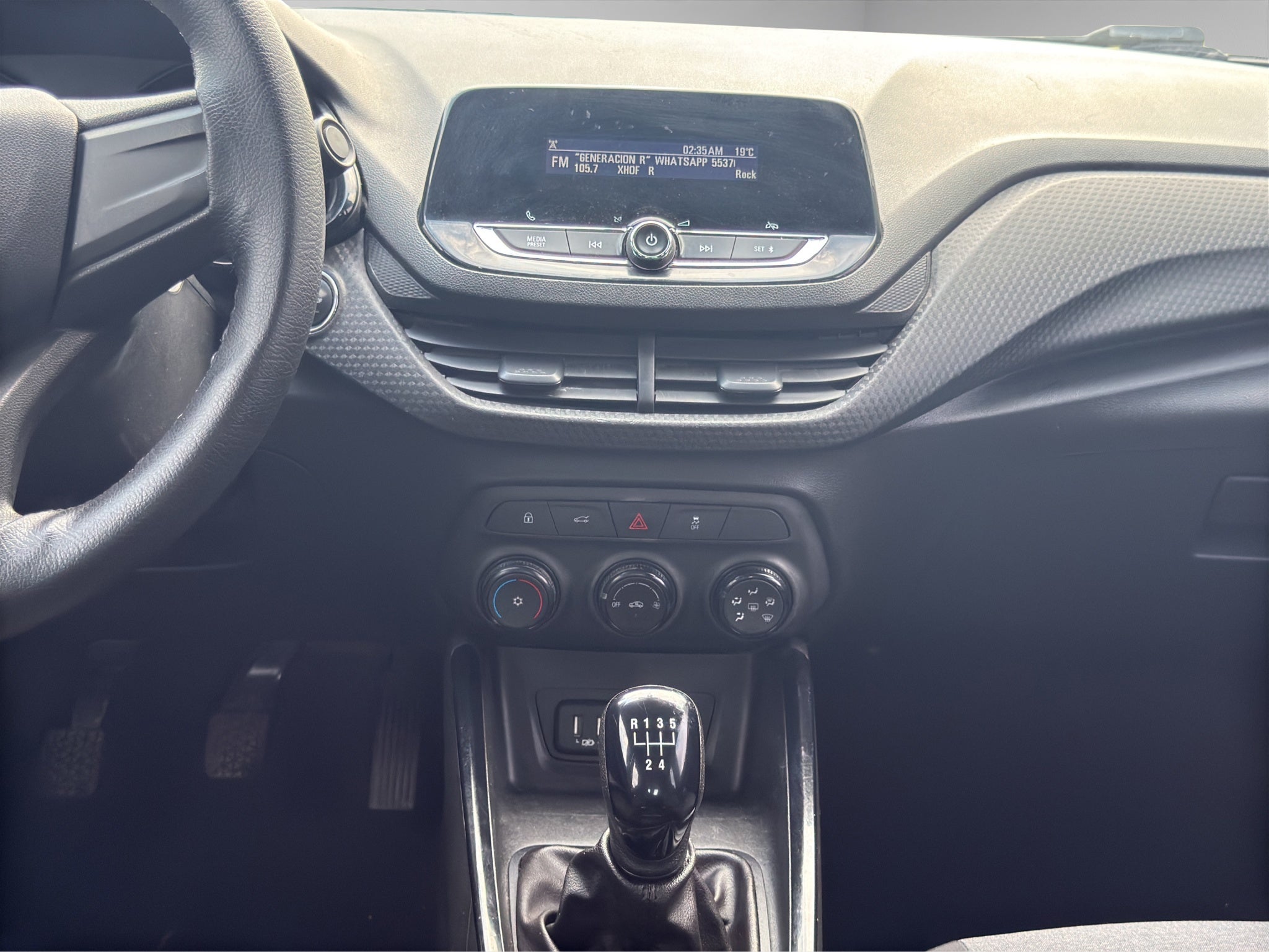 2022 Chevrolet Onix 4 pts. LS, 1.0T, TM5, a/ac., BA, R-15