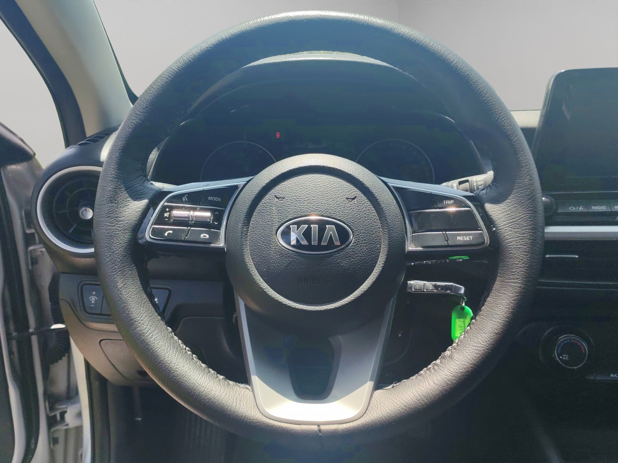 2020 Kia Forte 4 pts. L, 2.0l, TM6, a/ac., sin botón encend., R-16