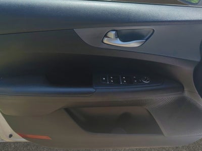 2020 Kia Forte 4 pts. L, 2.0l, TM6, a/ac., sin botón encend., R-16