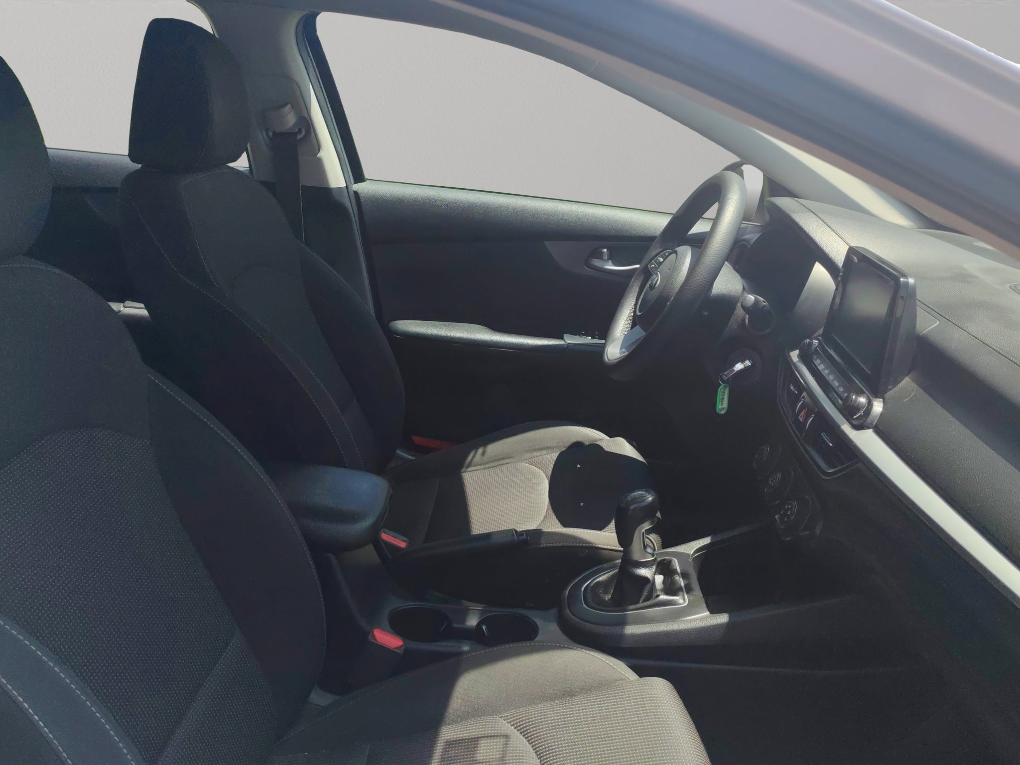 2020 Kia Forte 4 pts. L, 2.0l, TM6, a/ac., sin botón encend., R-16