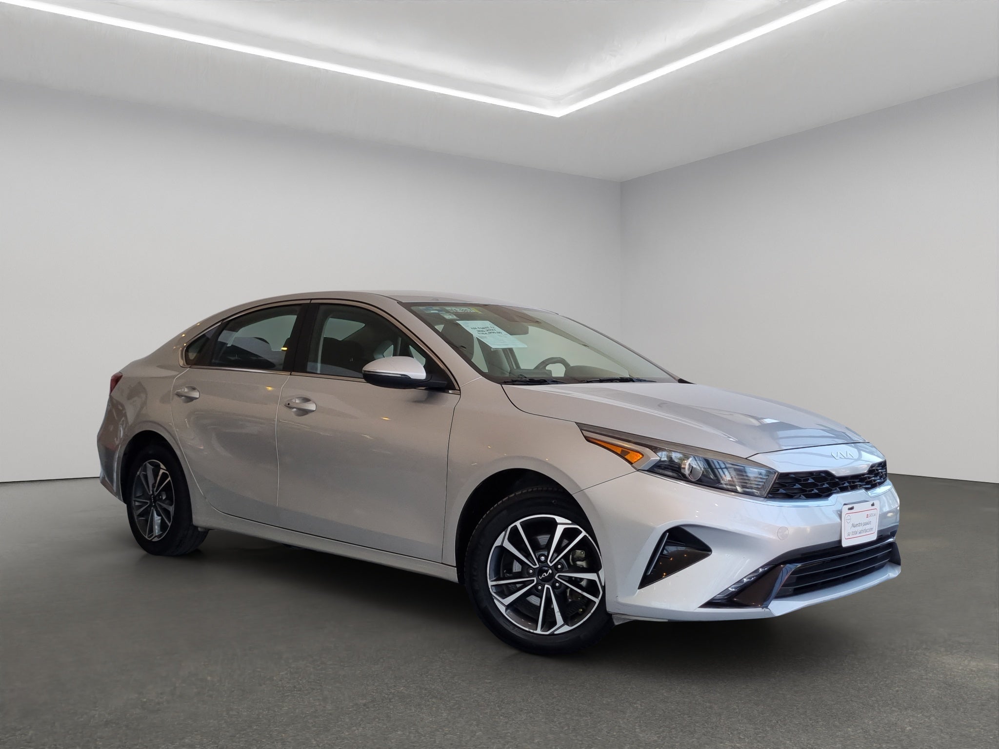 2023 Kia Forte 4 pts. EX, 2.0l, TA, a/ac., f. niebla, RA-16 (línea anterior)