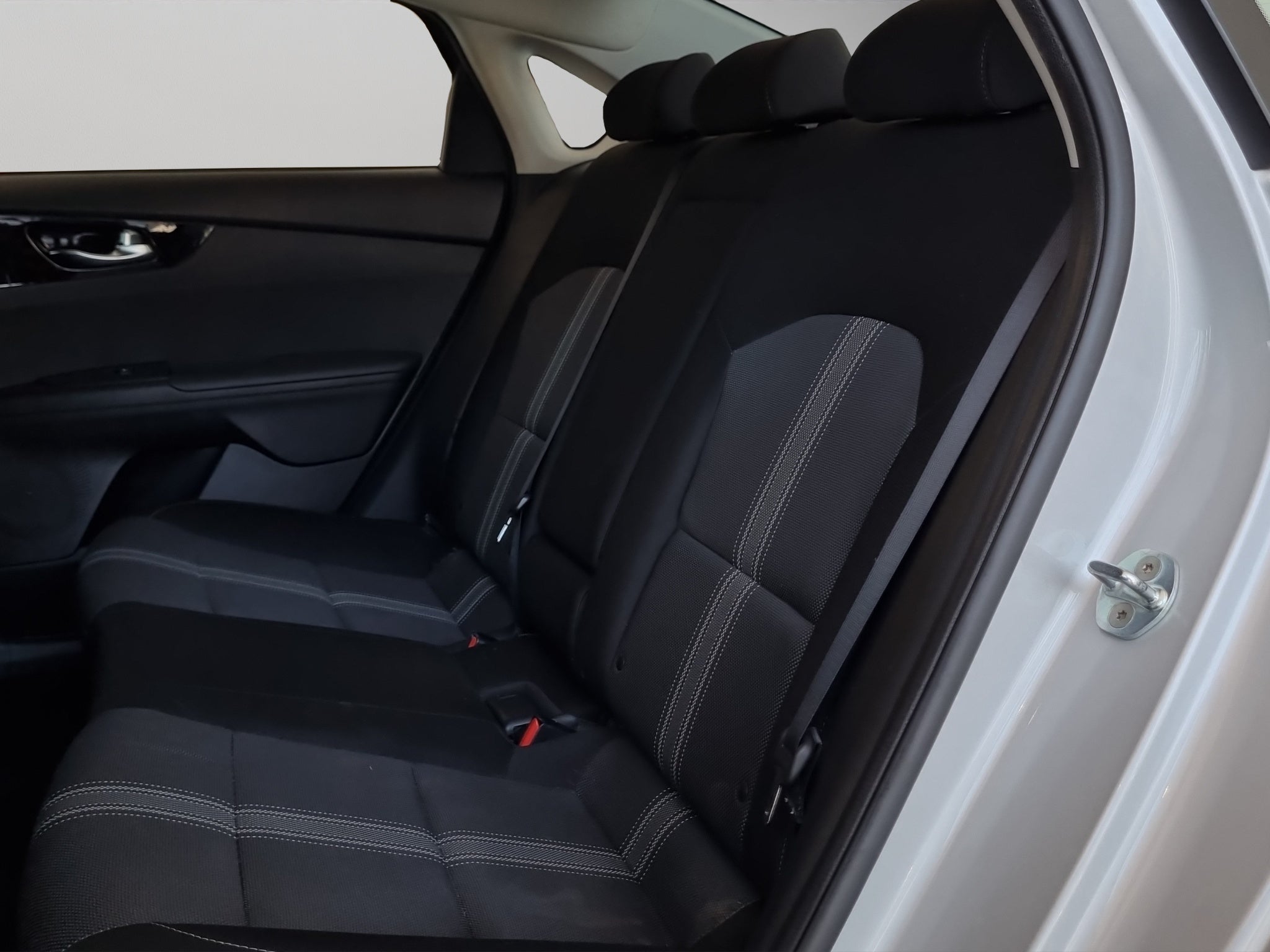 2023 Kia Forte 4 pts. EX, 2.0l, TA, a/ac., f. niebla, RA-16 (línea anterior)