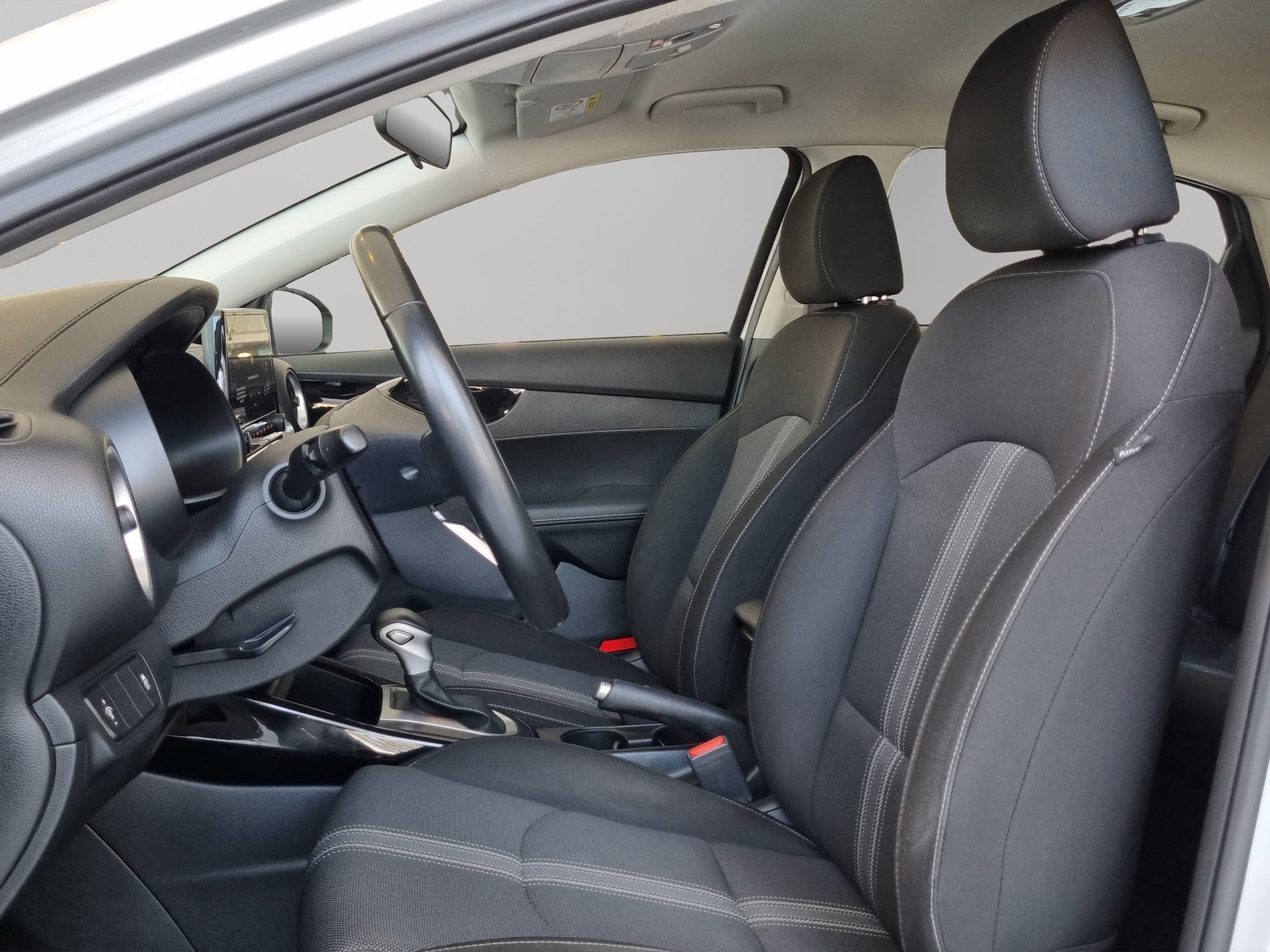 2023 Kia Forte 4 pts. EX, 2.0l, TA, a/ac., f. niebla, RA-16 (línea anterior)