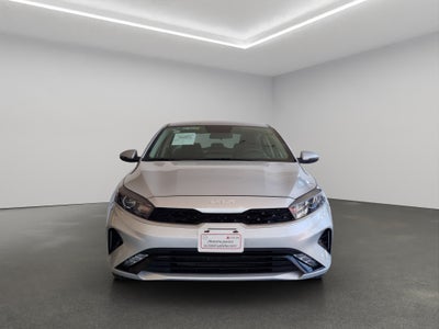 2023 Kia Forte 4 pts. EX, 2.0l, TA, a/ac., f. niebla, RA-16 (línea anterior)