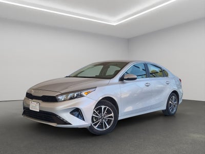 2023 Kia Forte 4 pts. EX, 2.0l, TA, a/ac., f. niebla, RA-16 (línea anterior)