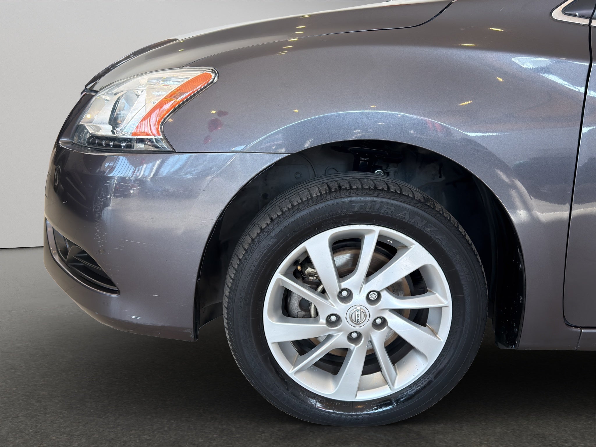 2016 Nissan Sentra 4 pts. Advance, TM6, a/ac., f. niebla, RA-16 (línea anterior)