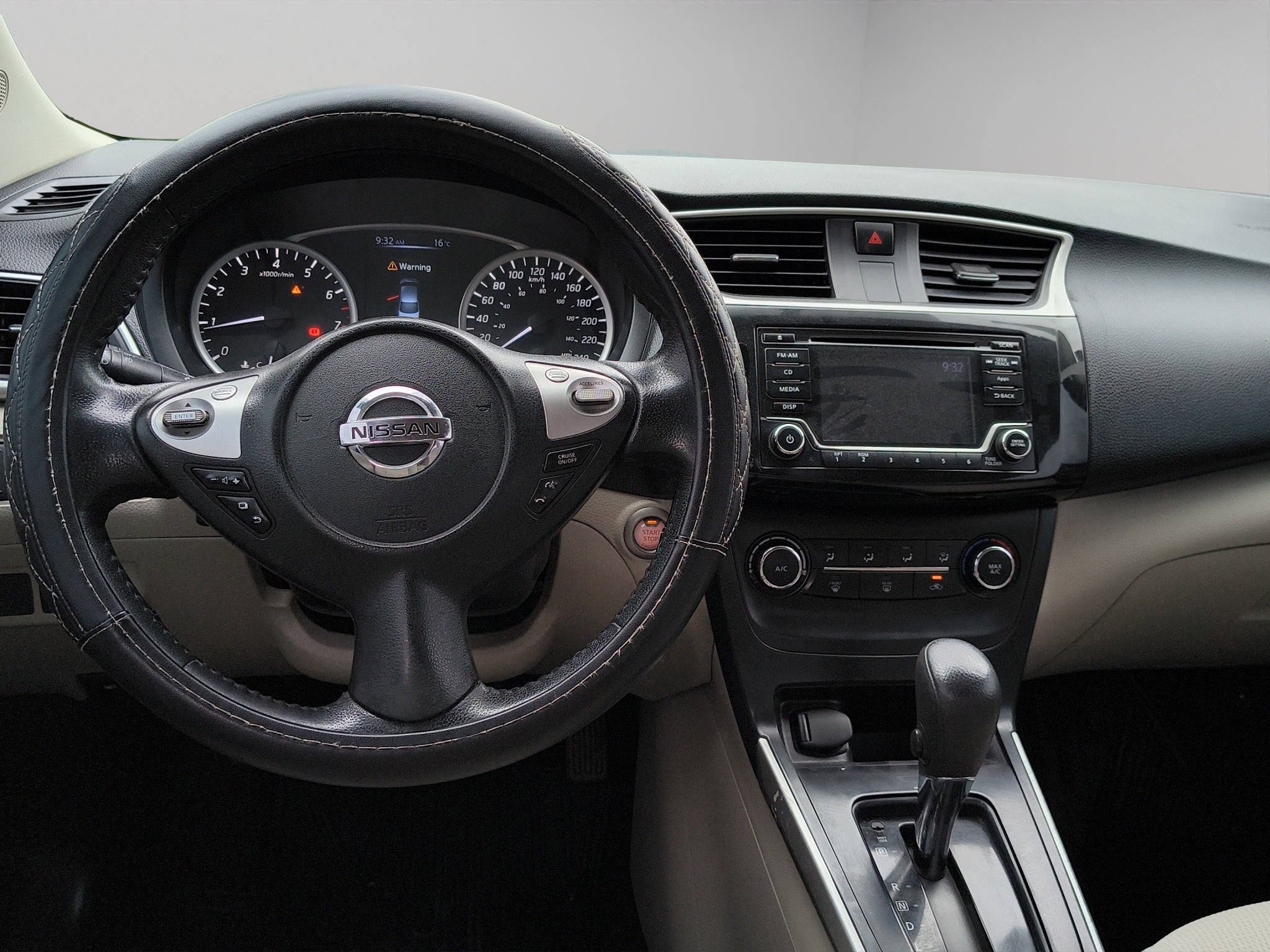 2018 Nissan Sentra 4 pts. Advance, TM6, a/ac., f. niebla, RA-16
