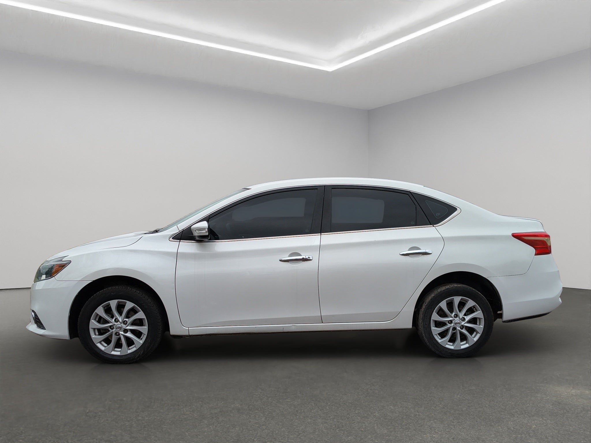 2018 Nissan Sentra 4 pts. Advance, TM6, a/ac., f. niebla, RA-16