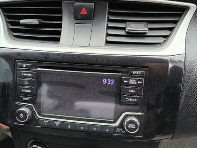 2018 Nissan Sentra 4 pts. Advance, TM6, a/ac., f. niebla, RA-16