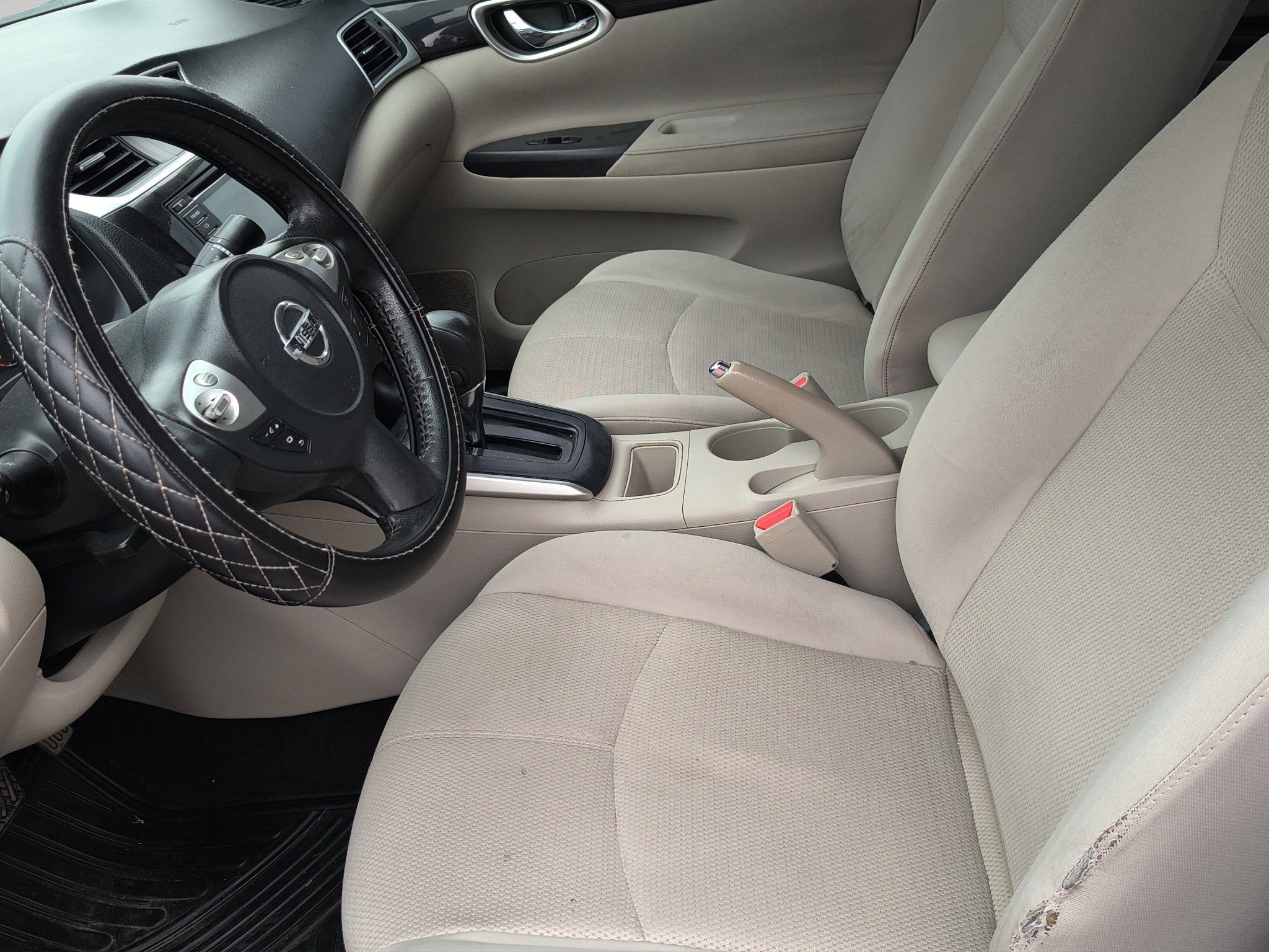 2018 Nissan Sentra 4 pts. Advance, TM6, a/ac., f. niebla, RA-16