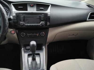 2018 Nissan Sentra 4 pts. Advance, TM6, a/ac., f. niebla, RA-16