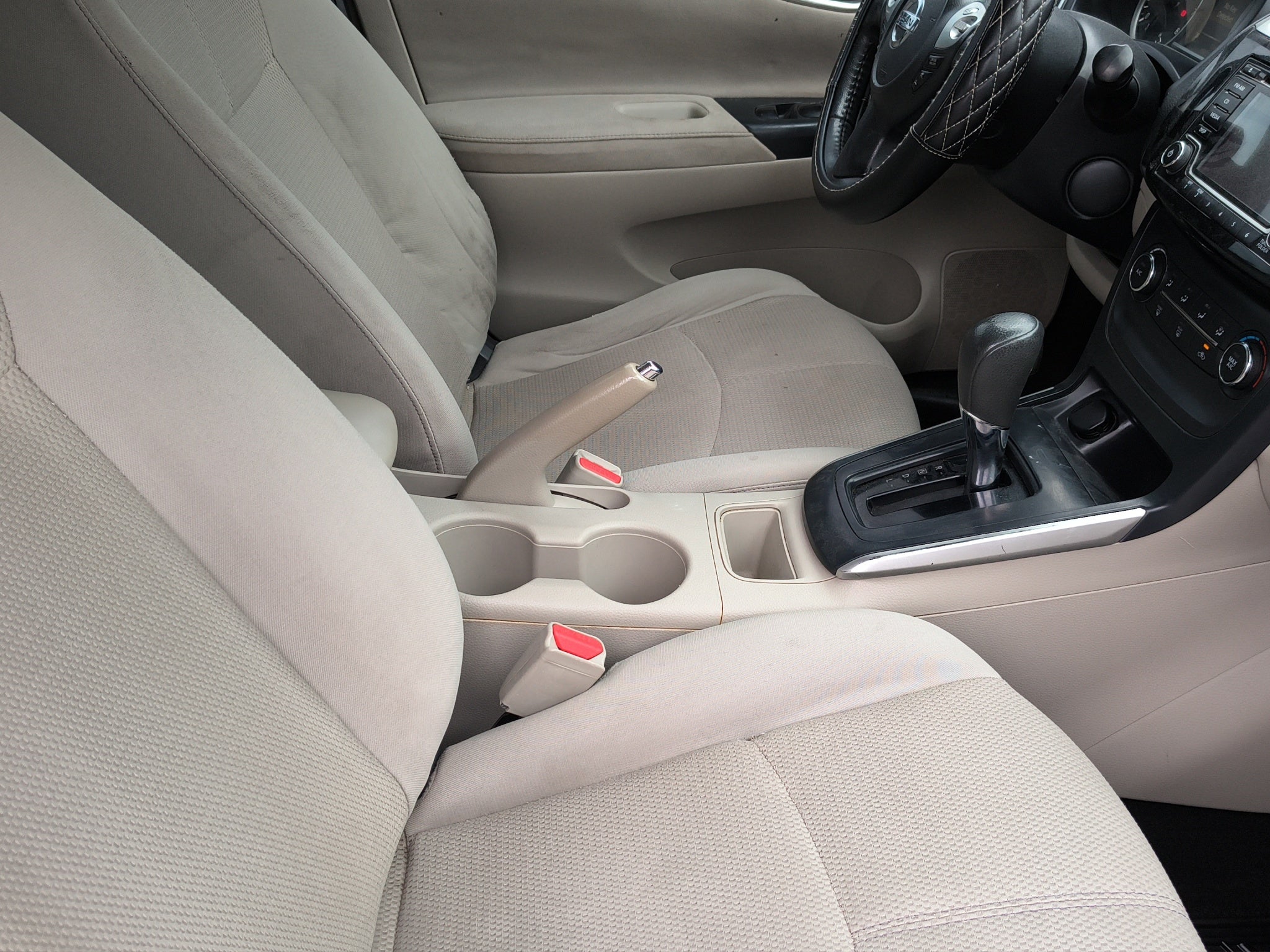 2018 Nissan Sentra 4 pts. Advance, TM6, a/ac., f. niebla, RA-16