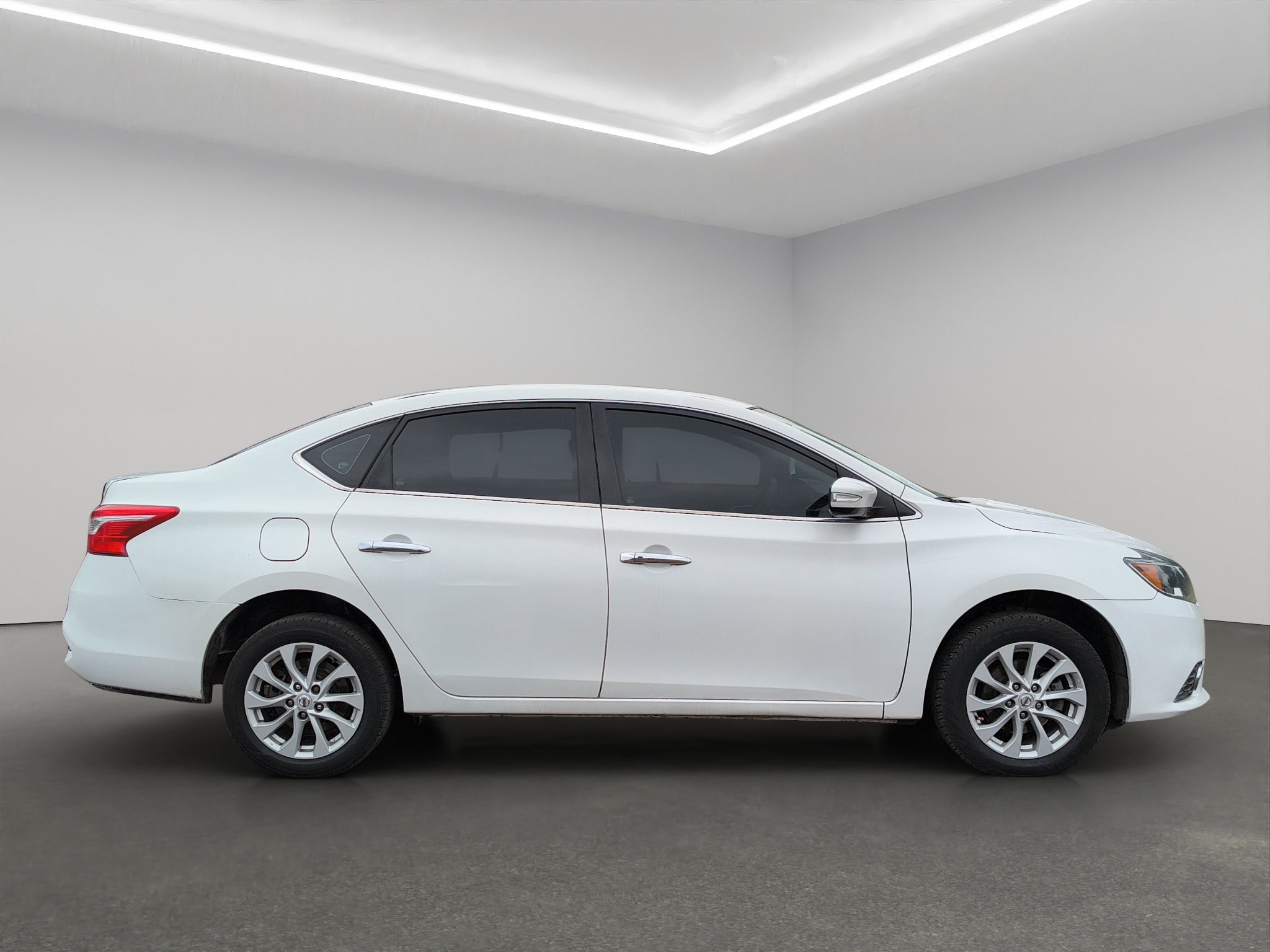 2018 Nissan Sentra 4 pts. Advance, TM6, a/ac., f. niebla, RA-16