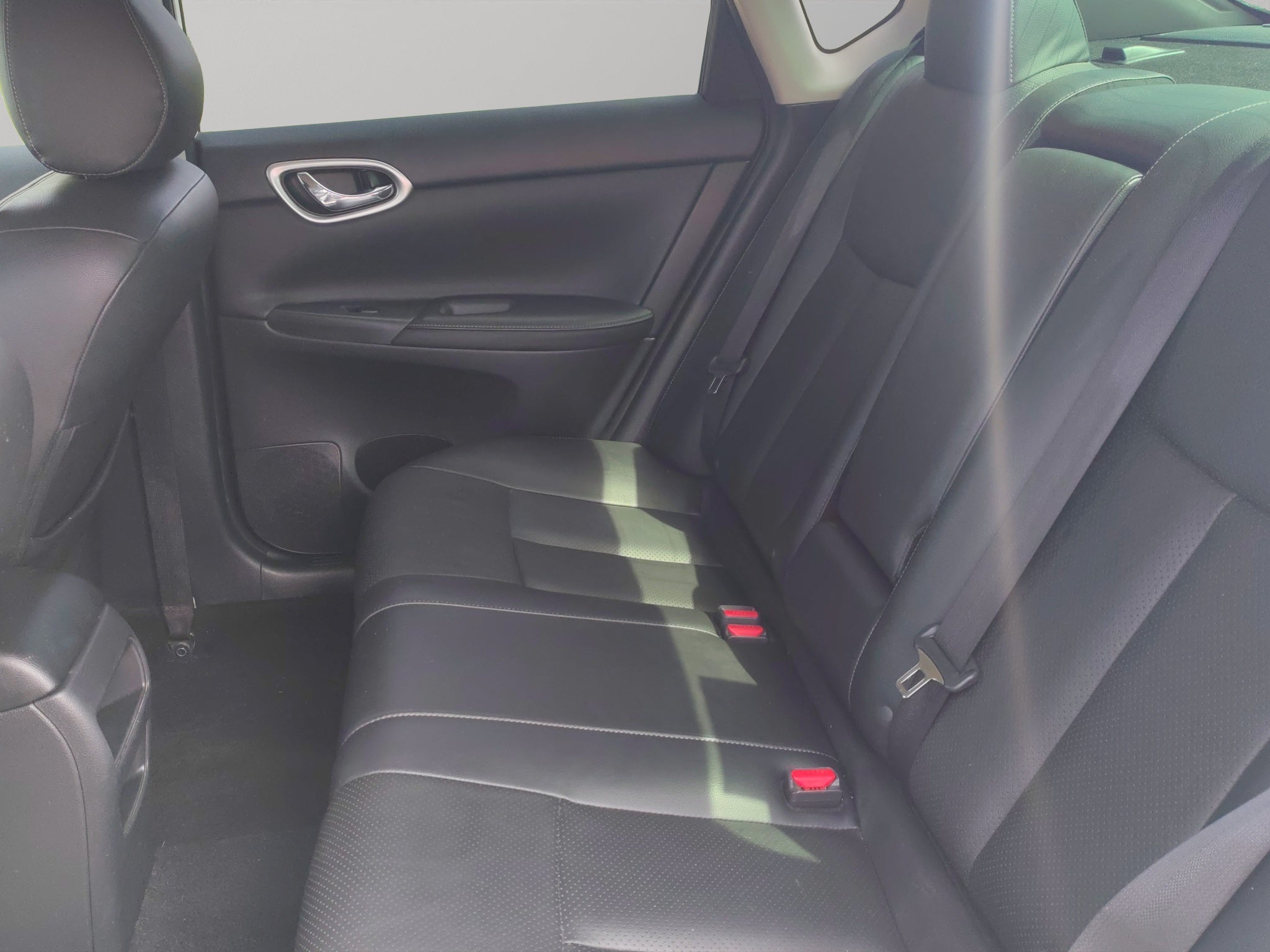 2019 Nissan Sentra 4 pts. Exclusive, TA, a/ac. Aut., piel, QC, GPS, f. led, RA-17 (línea anterior)