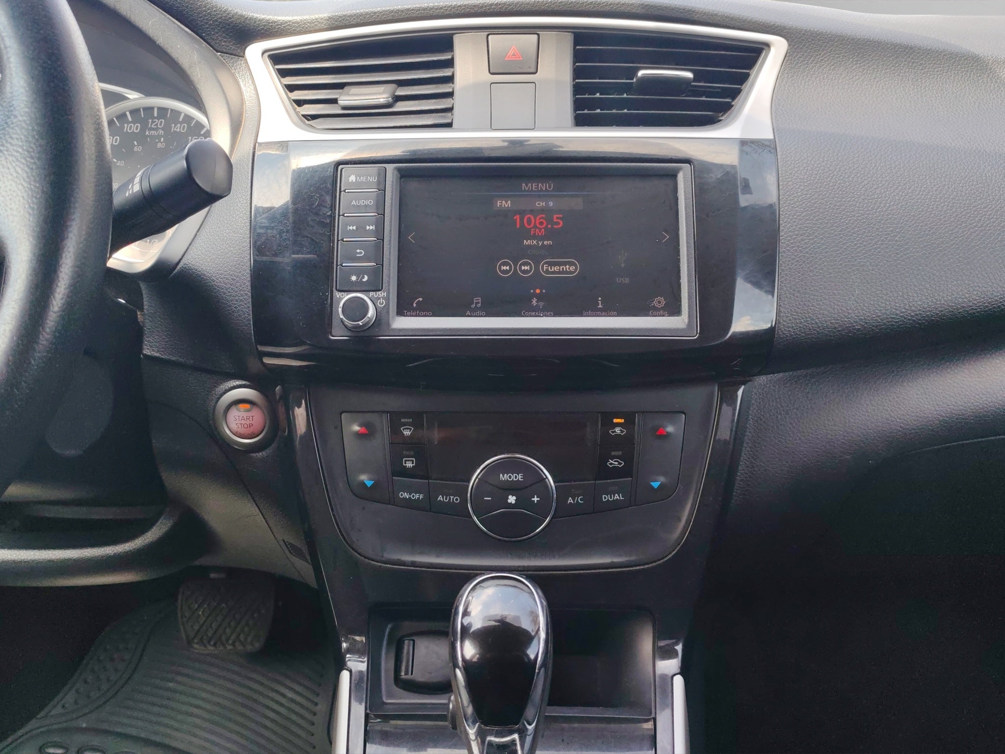 2019 Nissan Sentra 4 pts. Exclusive, TA, a/ac. Aut., piel, QC, GPS, f. led, RA-17 (línea anterior)