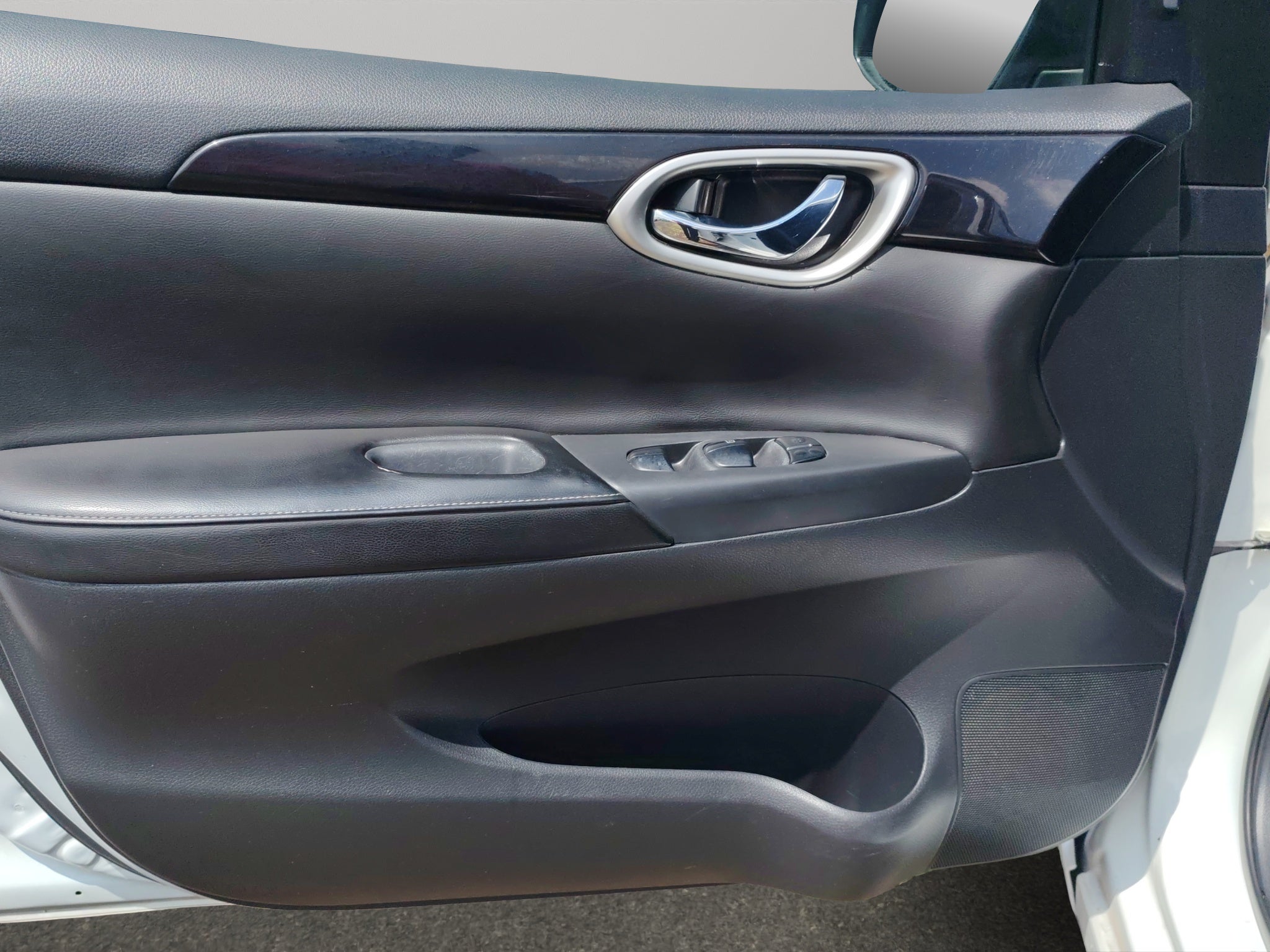 2019 Nissan Sentra 4 pts. Exclusive, TA, a/ac. Aut., piel, QC, GPS, f. led, RA-17 (línea anterior)