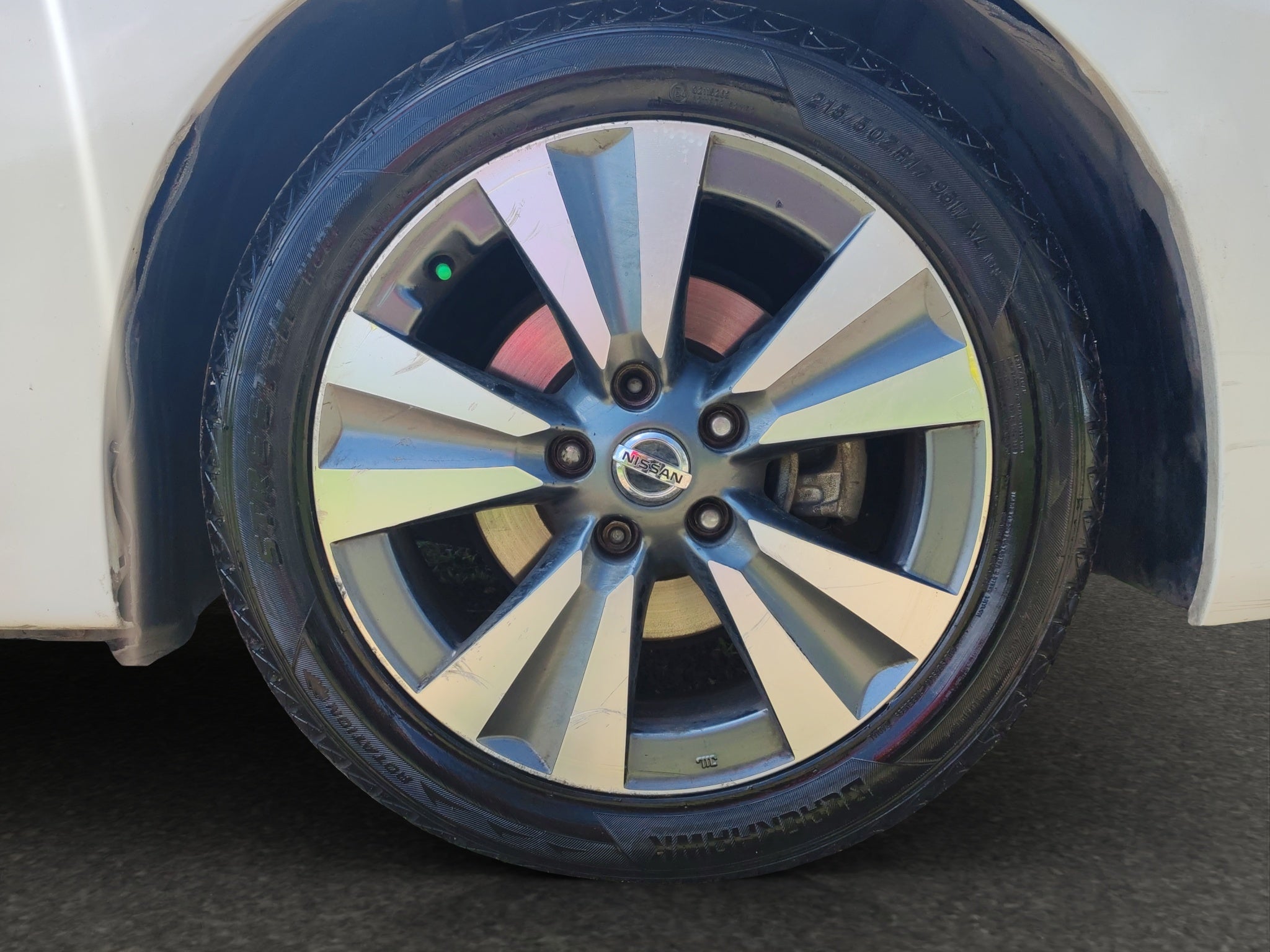 2019 Nissan Sentra 4 pts. Exclusive, TA, a/ac. Aut., piel, QC, GPS, f. led, RA-17 (línea anterior)