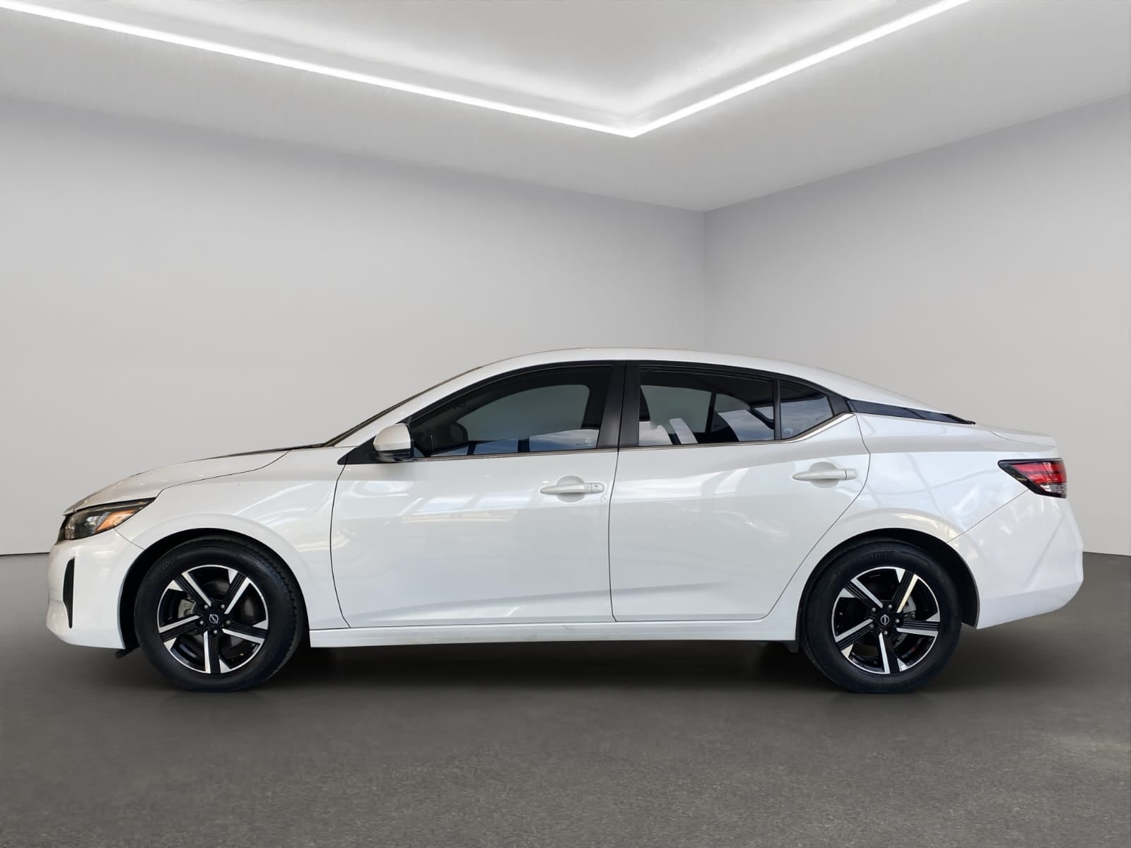 2024 Nissan Sentra 4 PTS ADVANVE TA 6 A/AC F NIEBLA RA 16