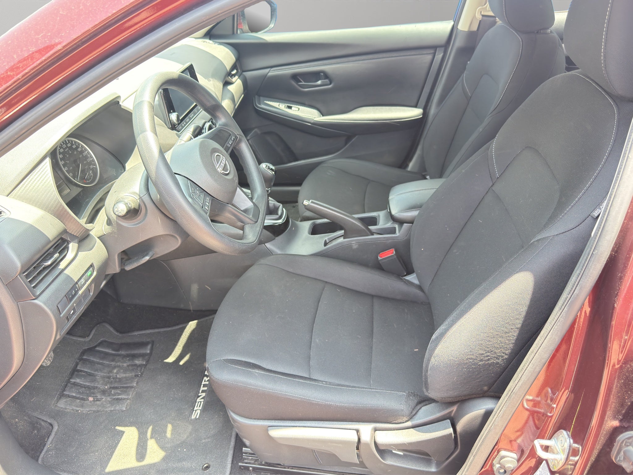 2024 Nissan Sentra 4 pts. Advance, TM6, a/ac., f. niebla, RA-16