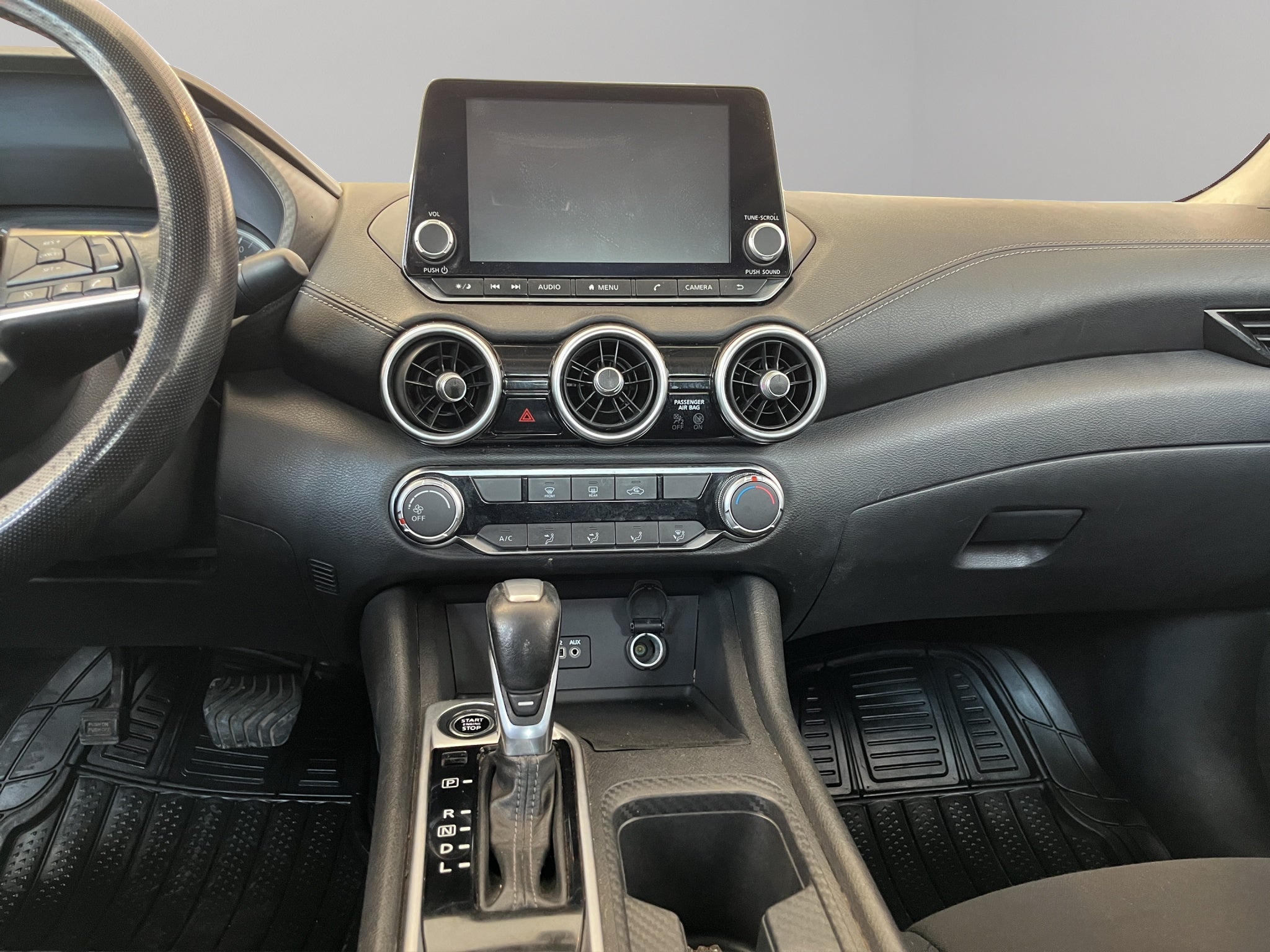 2023 Nissan Sentra 4 pts. Advance, TM6, a/ac., f. niebla, RA-16