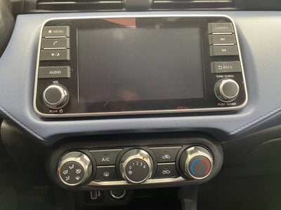 2024 Nissan Versa 4 pts. Advance, TM5, a/ac., f. niebla, RA-16