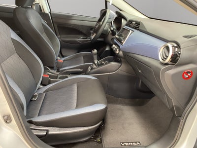 2024 Nissan Versa 4 pts. Advance, TM5, a/ac., f. niebla, RA-16