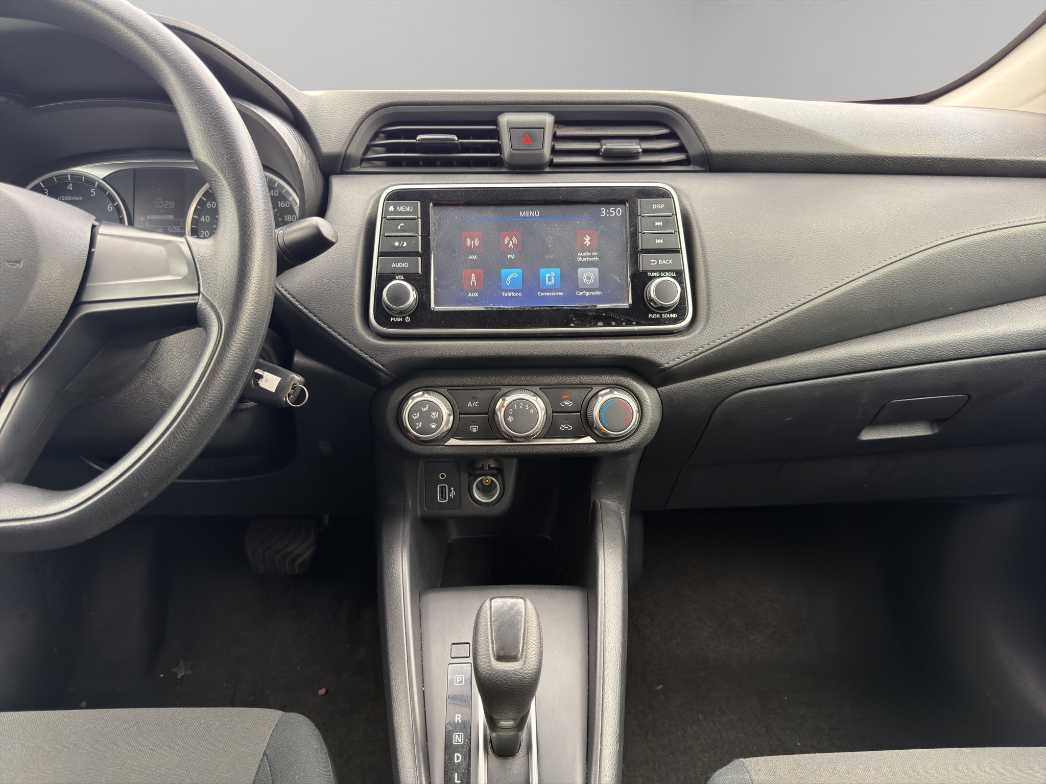 2024 Nissan Versa 4 pts. Sense, TM5, a/ac., R-15