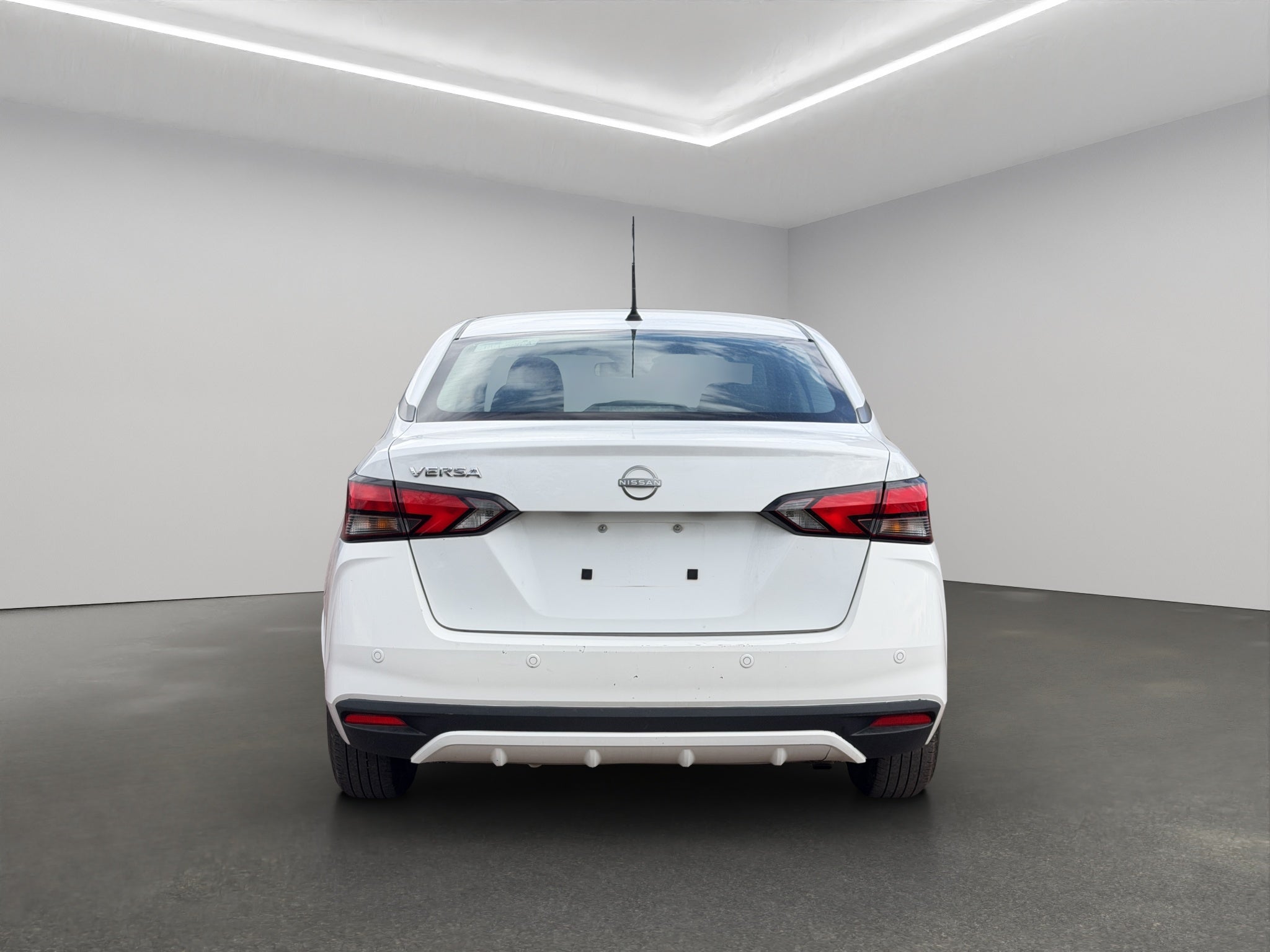 2024 Nissan Versa 4 pts. Sense, TM5, a/ac., R-15