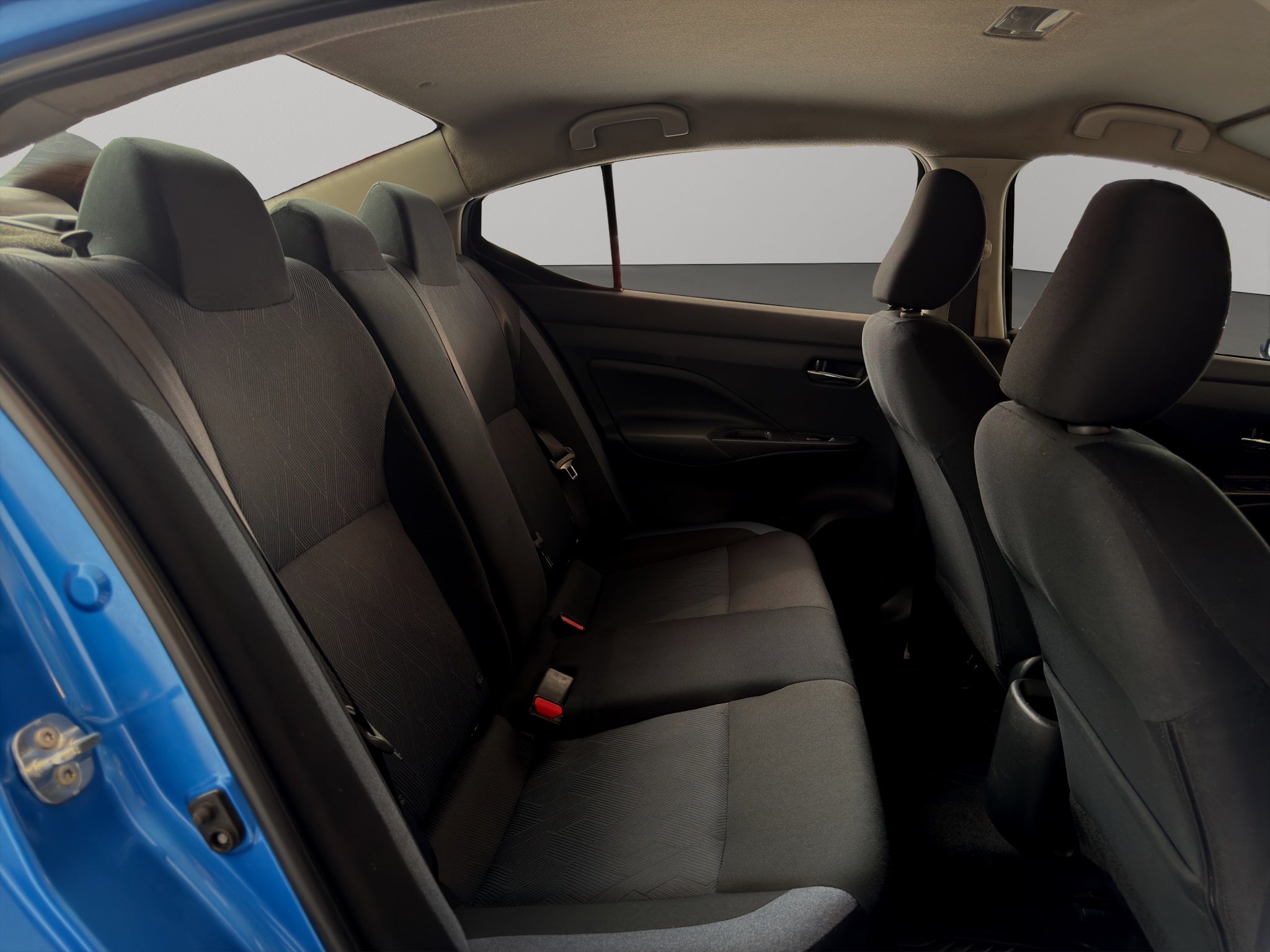 2024 Nissan Versa 4 pts. Sense, TM5, a/ac., R-15