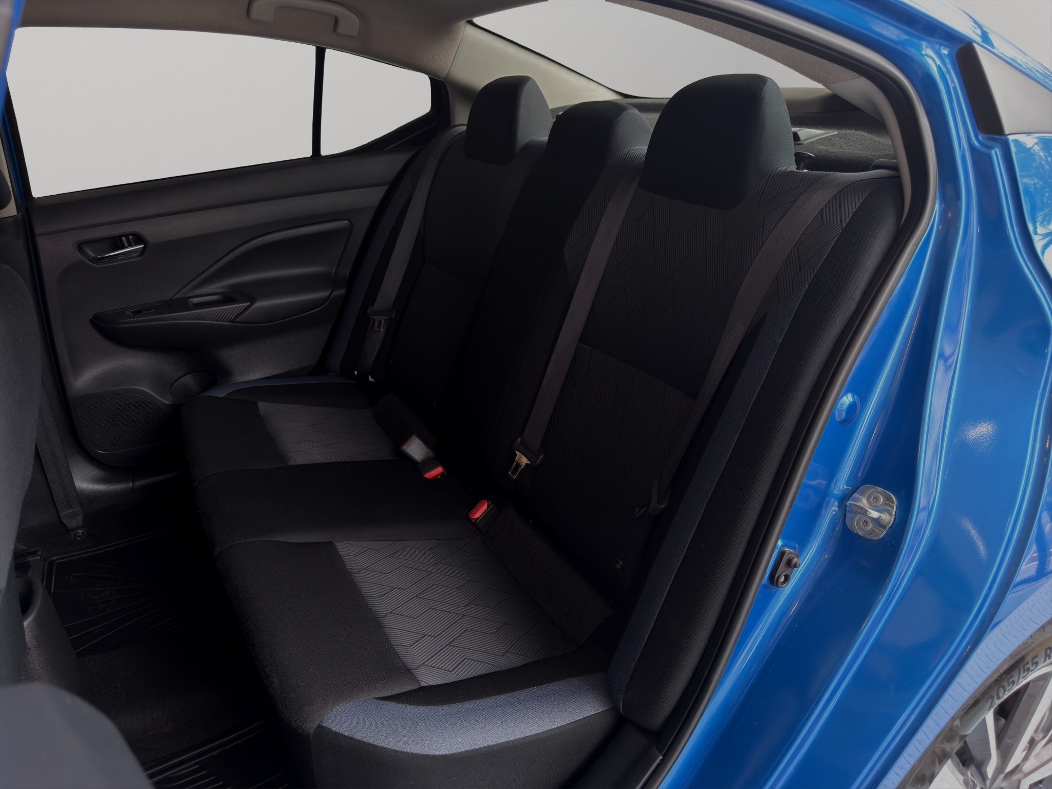 2024 Nissan Versa 4 pts. Sense, TM5, a/ac., R-15