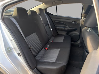 2022 Nissan Versa 4 pts. Sense, TM5, a/ac., VE, R-15 (línea anterior)