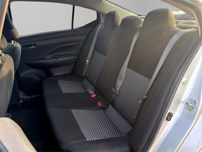 2022 Nissan Versa 4 pts. Sense, TM5, a/ac., VE, R-15 (línea anterior)