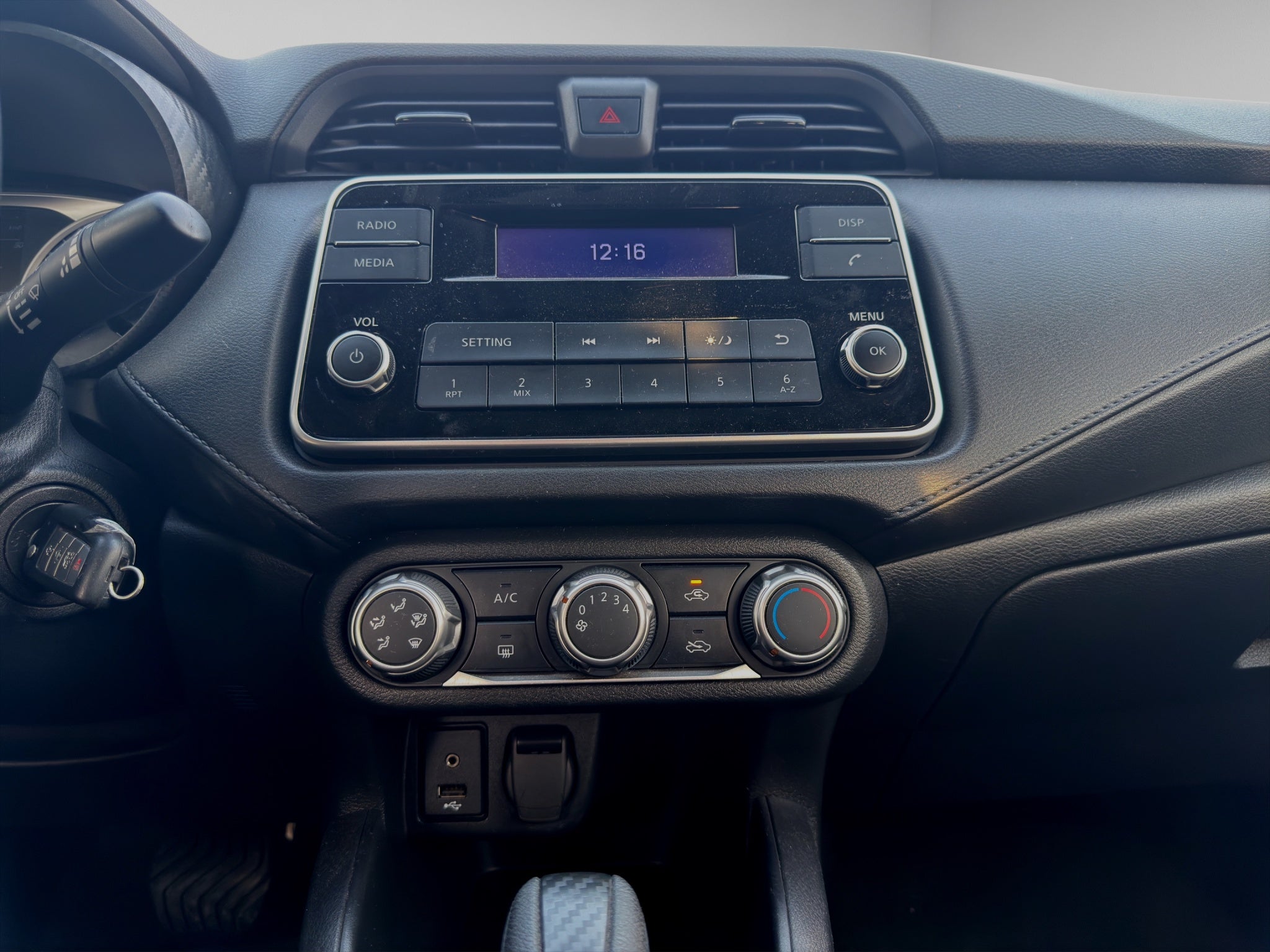 2022 Nissan Versa 4 pts. Sense, TM5, a/ac., VE, R-15 (línea anterior)