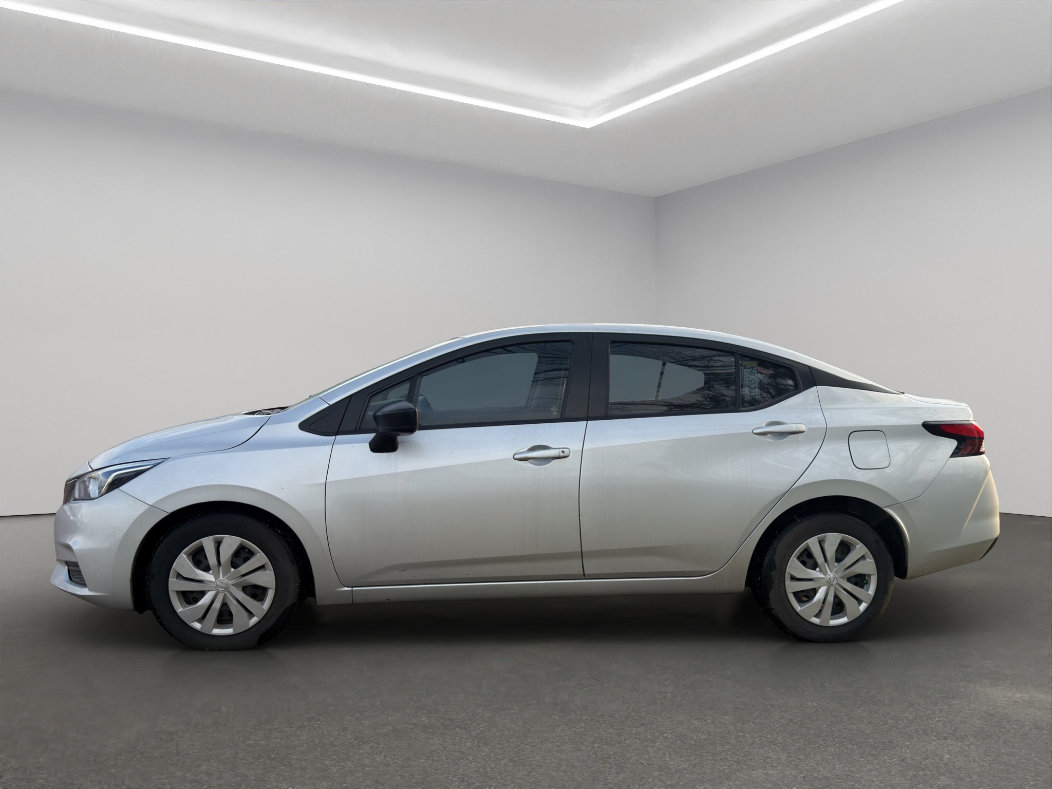 2022 Nissan Versa 4 pts. Sense, TM5, a/ac., VE, R-15 (línea anterior)
