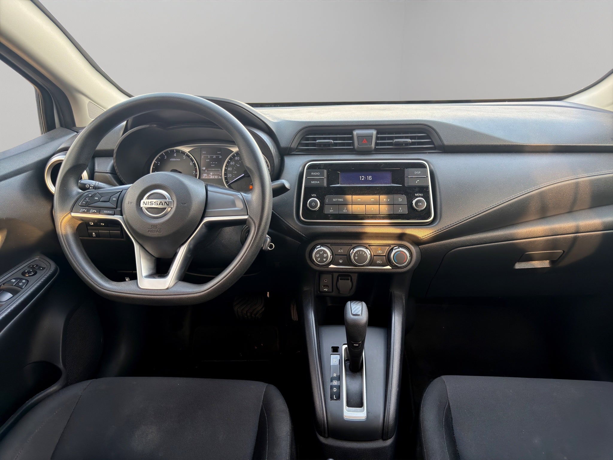 2022 Nissan Versa 4 pts. Sense, TM5, a/ac., VE, R-15 (línea anterior)