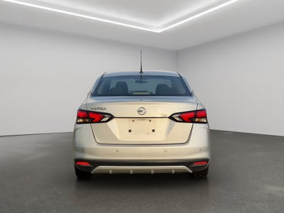 2022 Nissan Versa 4 pts. Sense, TM5, a/ac., VE, R-15 (línea anterior)