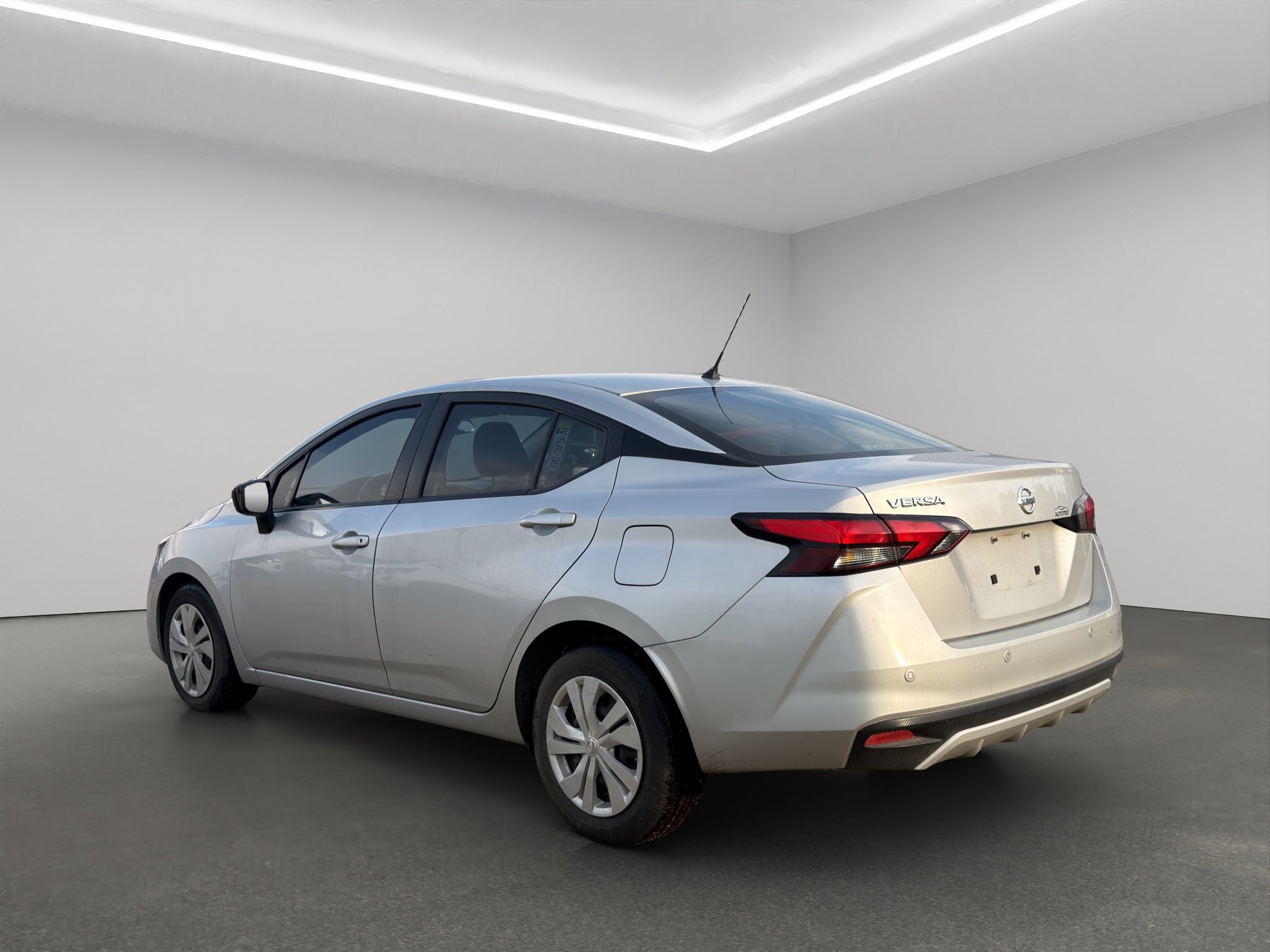 2022 Nissan Versa 4 pts. Sense, TM5, a/ac., VE, R-15 (línea anterior)