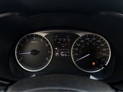 2022 Nissan Versa 4 pts. Sense, TM5, a/ac., VE, R-15 (línea anterior)