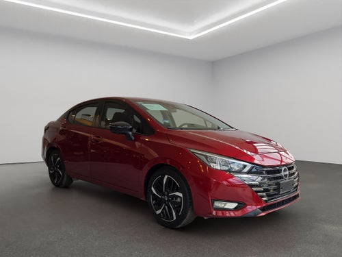 2023 Nissan Versa 4 pts. SR, TA, a/ac. Aut., f. niebla, f. led, spoiler, RA-17 (cambio de línea)