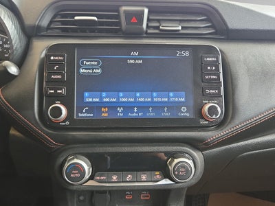 2023 Nissan Versa 4 pts. SR, TA, a/ac. Aut., f. niebla, f. led, spoiler, RA-17 (cambio de línea)