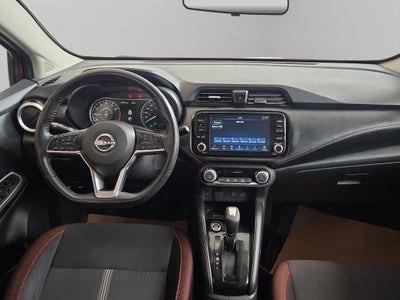 2023 Nissan Versa 4 pts. SR, TA, a/ac. Aut., f. niebla, f. led, spoiler, RA-17 (cambio de línea)