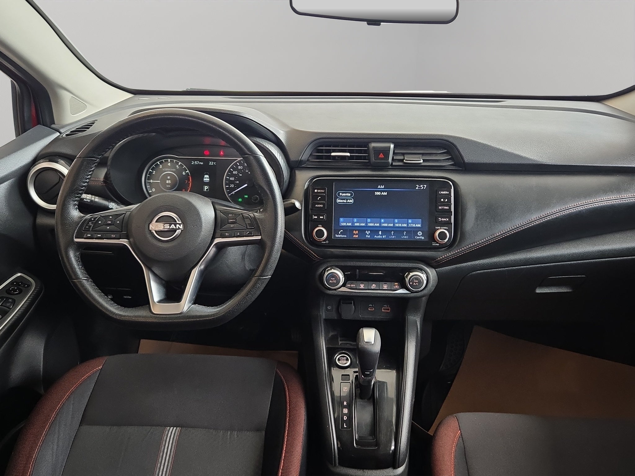 2023 Nissan Versa 4 pts. SR, TA, a/ac. Aut., f. niebla, f. led, spoiler, RA-17 (cambio de línea)