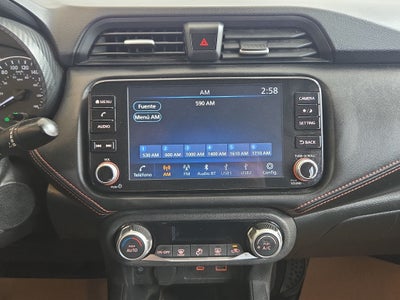 2023 Nissan Versa 4 pts. SR, TA, a/ac. Aut., f. niebla, f. led, spoiler, RA-17 (cambio de línea)