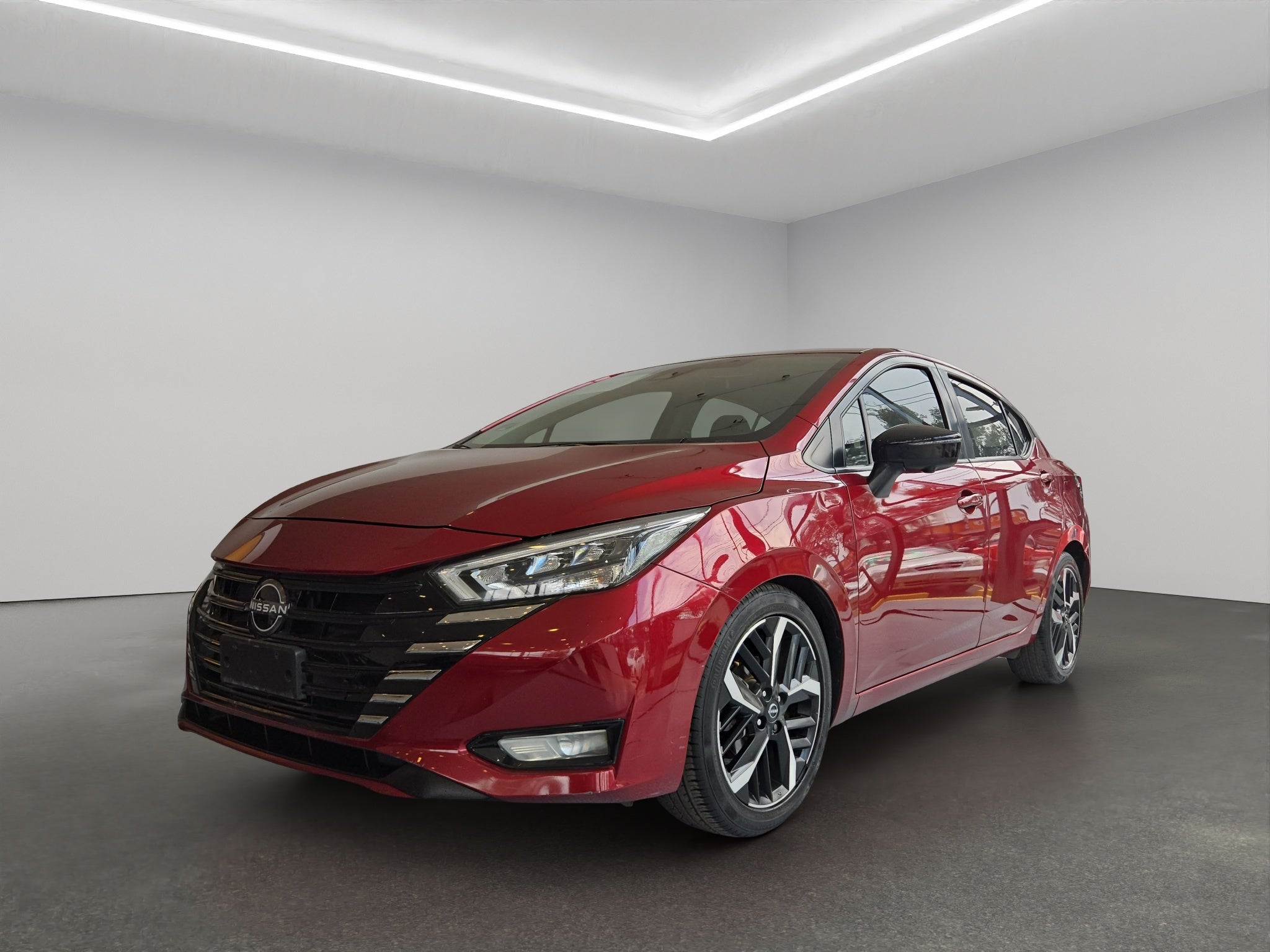 2023 Nissan Versa 4 pts. SR, TA, a/ac. Aut., f. niebla, f. led, spoiler, RA-17 (cambio de línea)