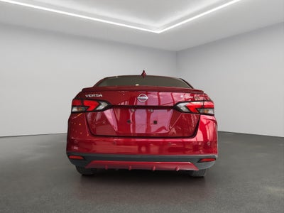2023 Nissan Versa 4 pts. SR, TA, a/ac. Aut., f. niebla, f. led, spoiler, RA-17 (cambio de línea)